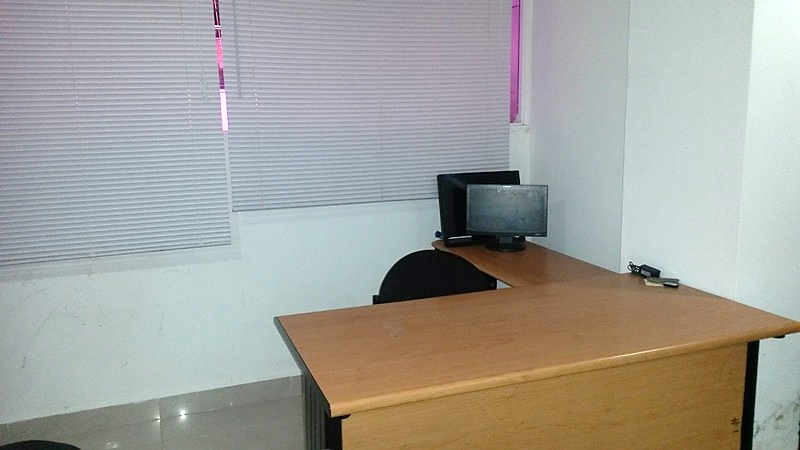 OFICINA EN AV. BOLIVAR, EN ALQUILER
