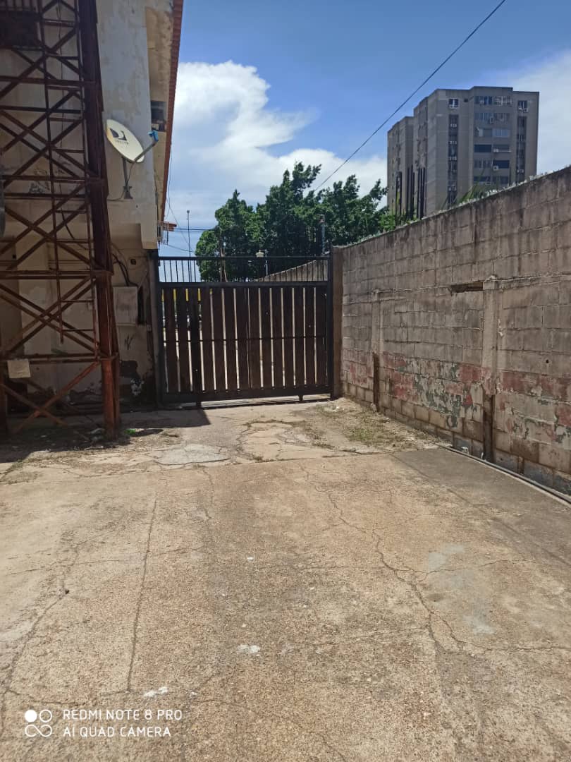 APARTMENT WITH COMMERCIAL PREMISES (RESTAURANT) ON 4 DE MAYO, FOR SALE