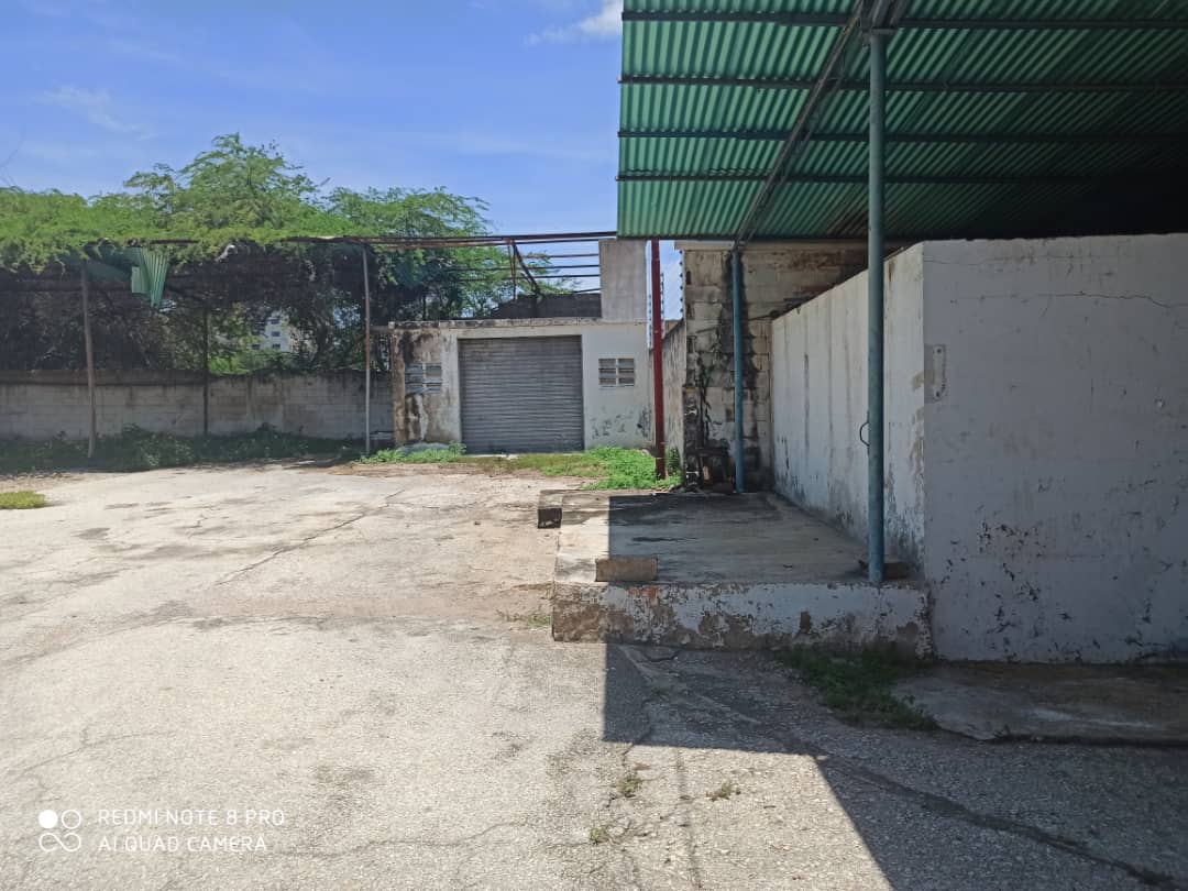 APARTMENT WITH COMMERCIAL PREMISES (RESTAURANT) ON 4 DE MAYO, FOR SALE