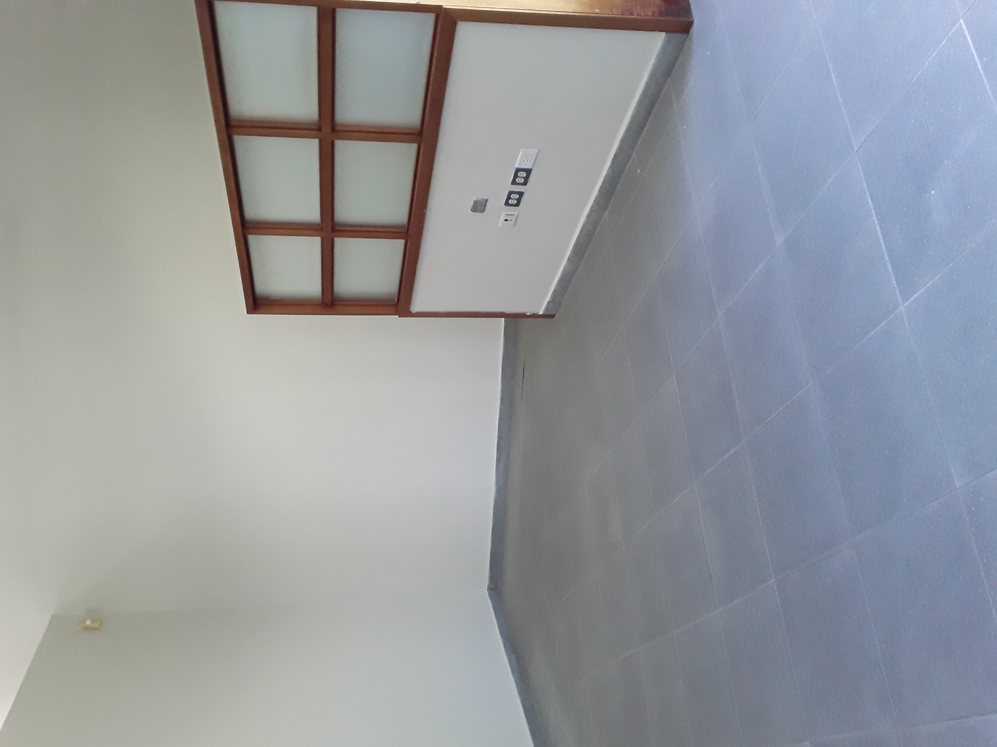 PREMISES IN LOS ROBLES, FOR SALE