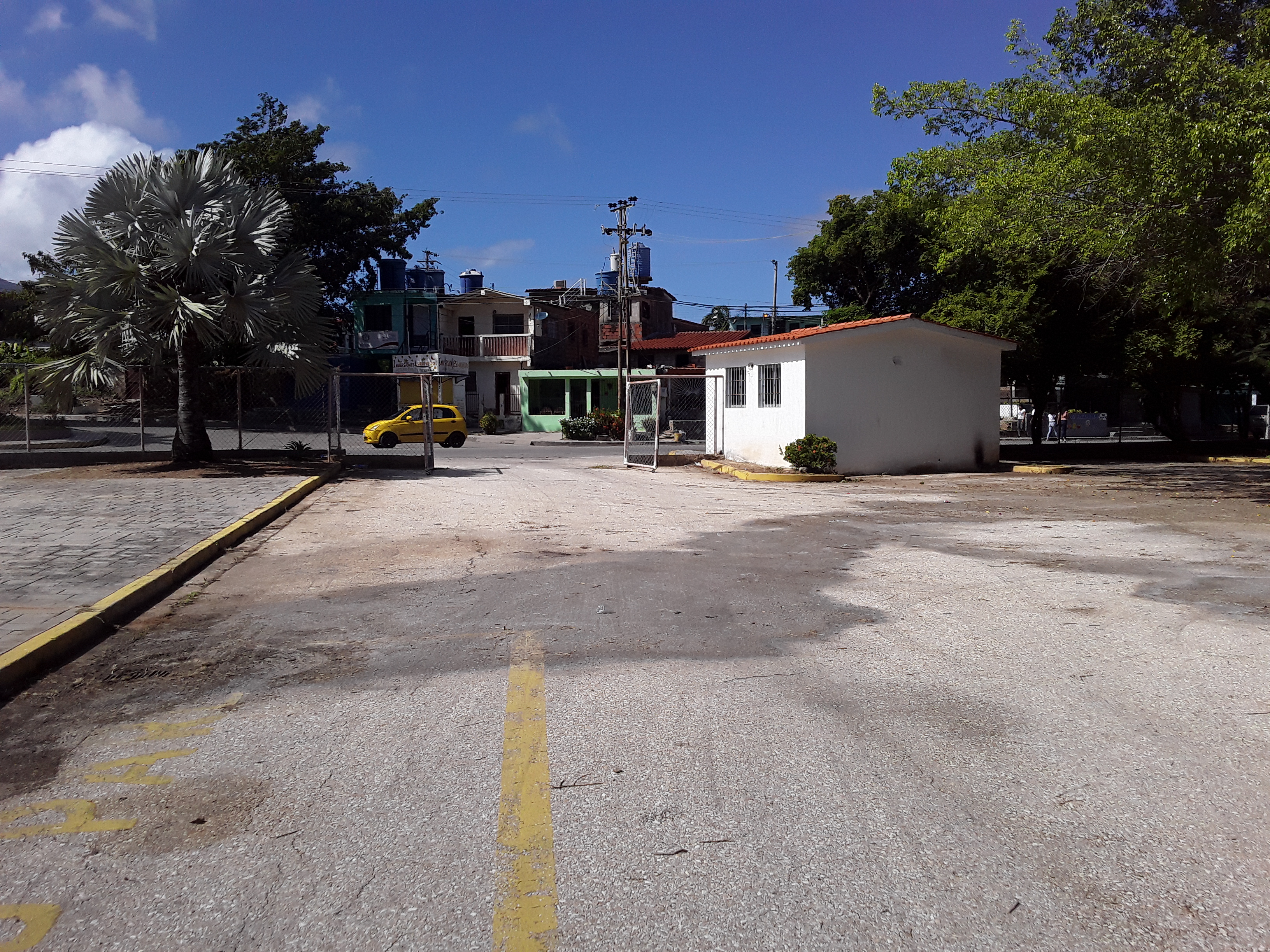 PREMISES IN LOS ROBLES, FOR SALE