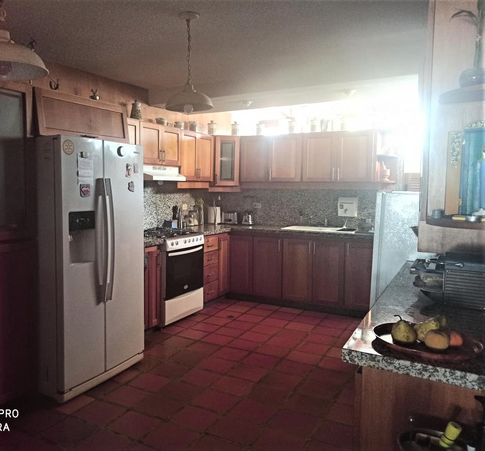 BEAUTIFUL TOWNHOUSE IN URB. HANDLE, FOR SALE