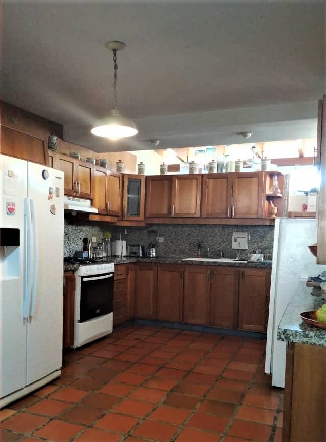 BEAUTIFUL TOWNHOUSE IN URB. HANDLE, FOR SALE