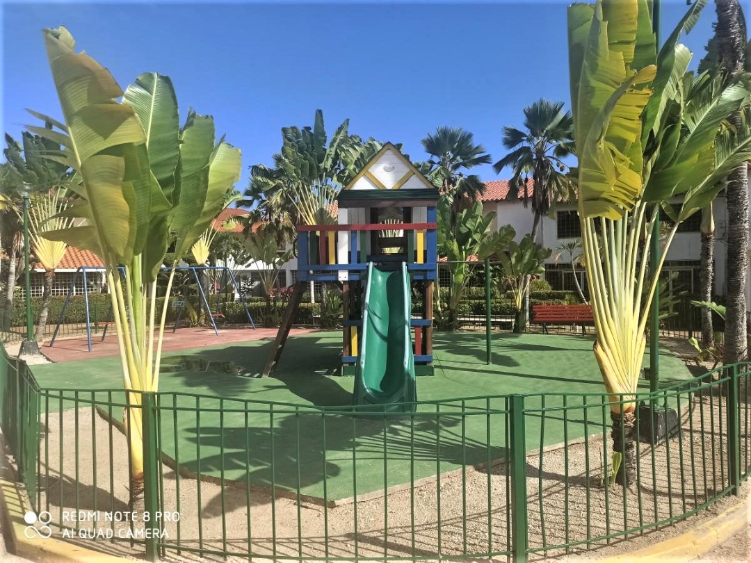 BEAUTIFUL TOWNHOUSE IN URB. HANDLE, FOR SALE