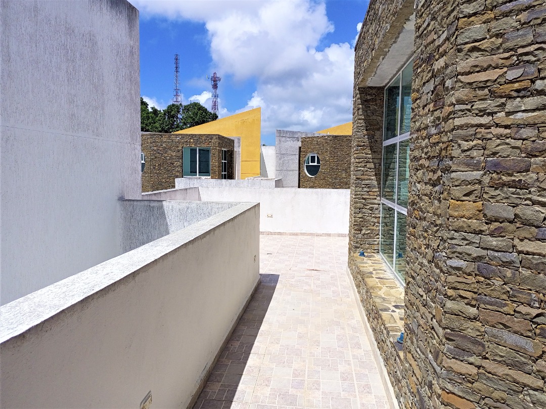 TOWNHOUSE EN URB. JORGE COLL