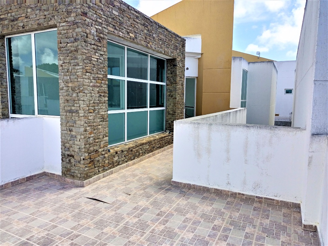 TOWNHOUSE EN URB. JORGE COLL