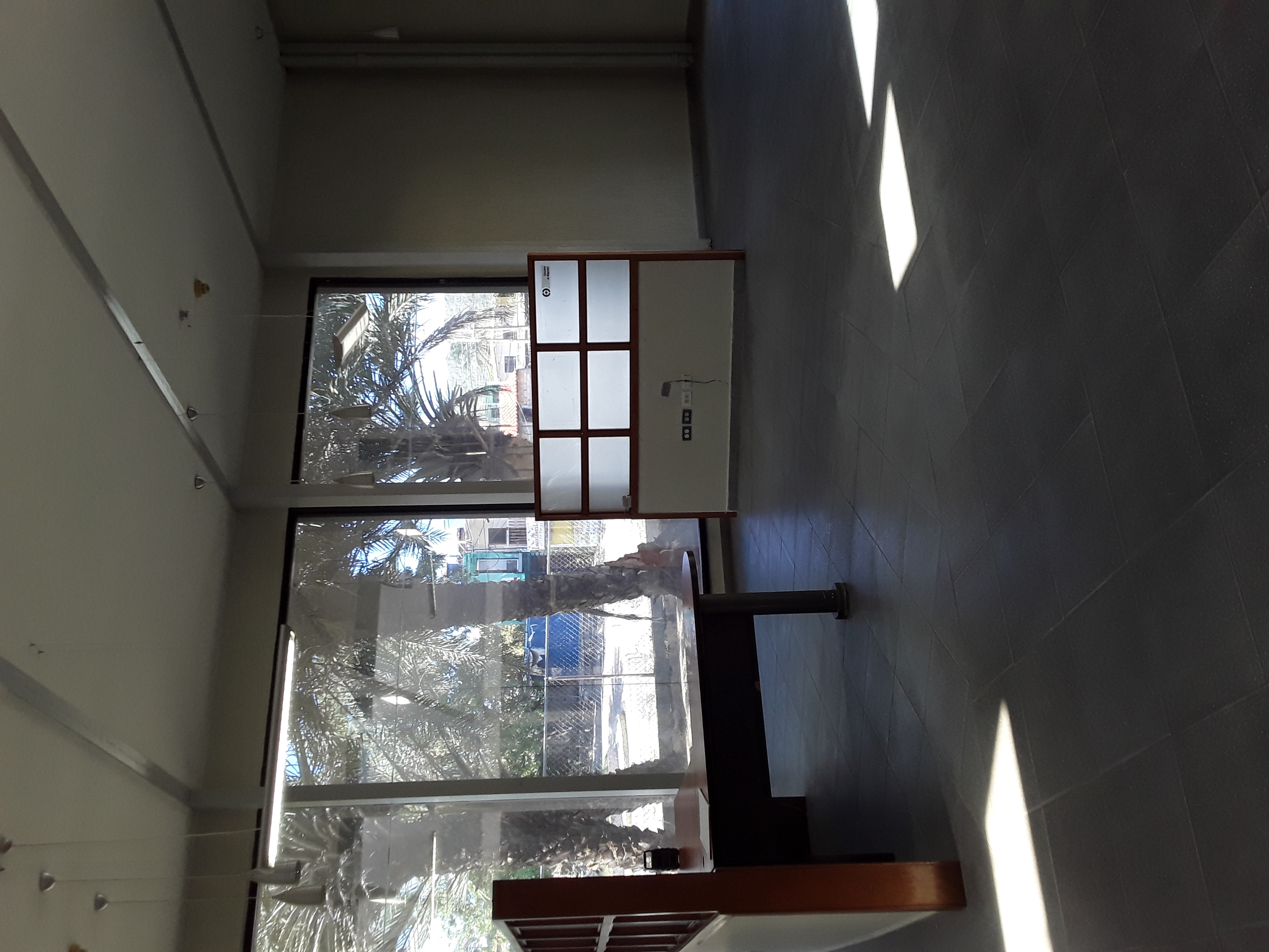 LOCAL EN LOS ROBLES, EN ALQUILER