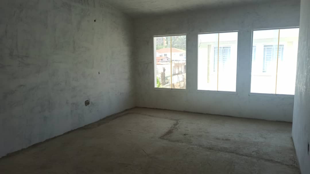 TOWNHOUSE EN URB. MANEIRO, EN VENTA