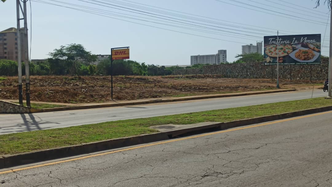 TERRENO EN VENTA, CON UBICACION ESTRATEGICA EN AV. BOLIVAR