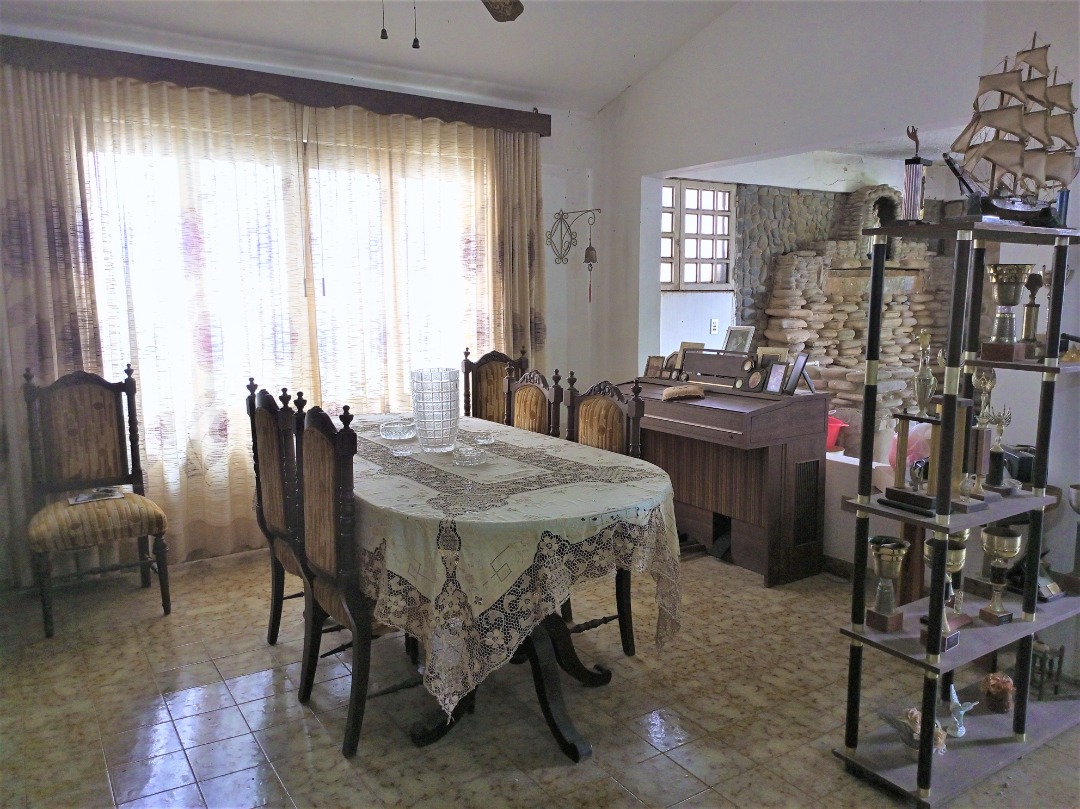 PROPIEDAD CON POTENCIAL COMERCIAL, CON BIENHECHURÍAS POR REFORMAR, EN PAMPATAR.