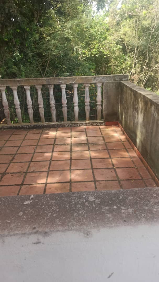 HOUSE TO REMODE IN LA GUARINA, LA ASUNCION, FOR SALE