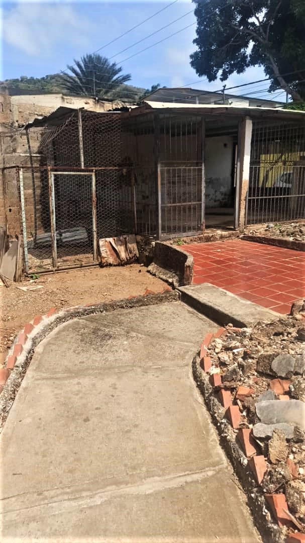 HOUSE TO REMODE IN LA GUARINA, LA ASUNCION, FOR SALE