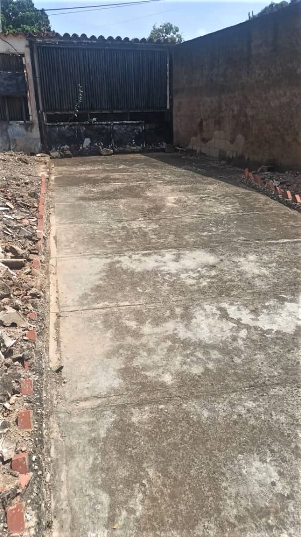 HOUSE TO REMODE IN LA GUARINA, LA ASUNCION, FOR SALE