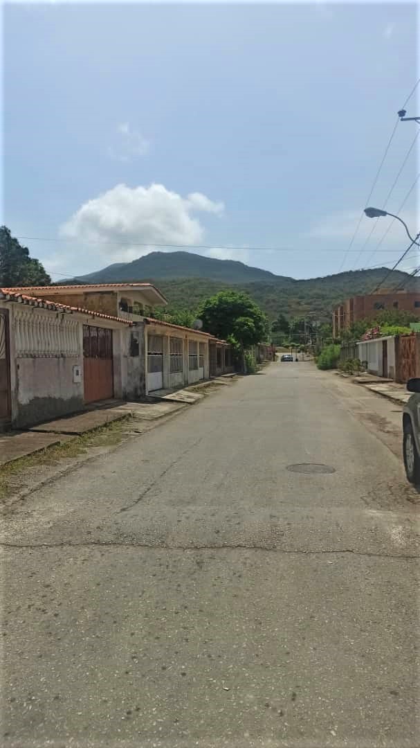 HOUSE TO REMODE IN LA GUARINA, LA ASUNCION, FOR SALE