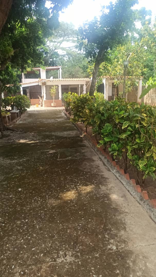 HOUSE TO REMODE IN LA GUARINA, LA ASUNCION, FOR SALE