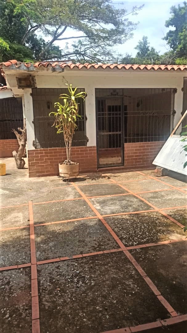 HOUSE TO REMODE IN LA GUARINA, LA ASUNCION, FOR SALE