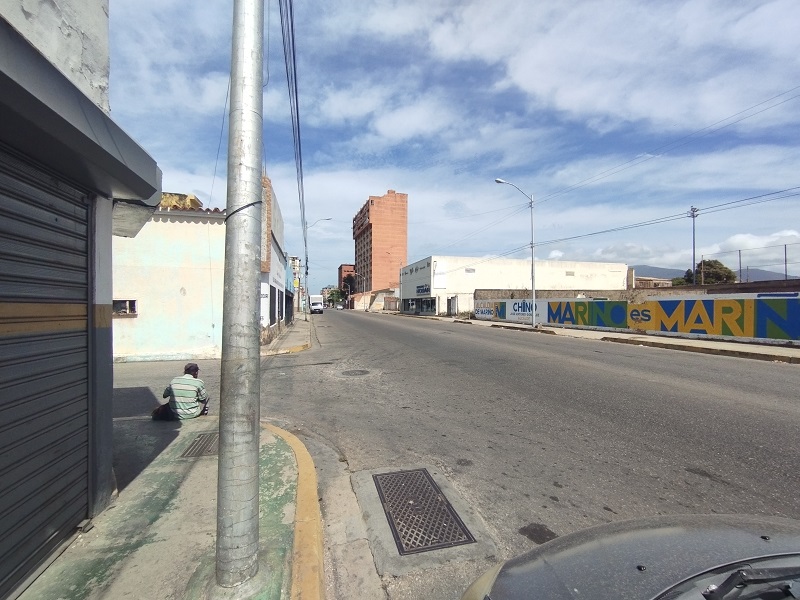 LOCAL COMERCIAL EN ALQUILER AV. BOLIVAR, SECTOR BELLA VISTA