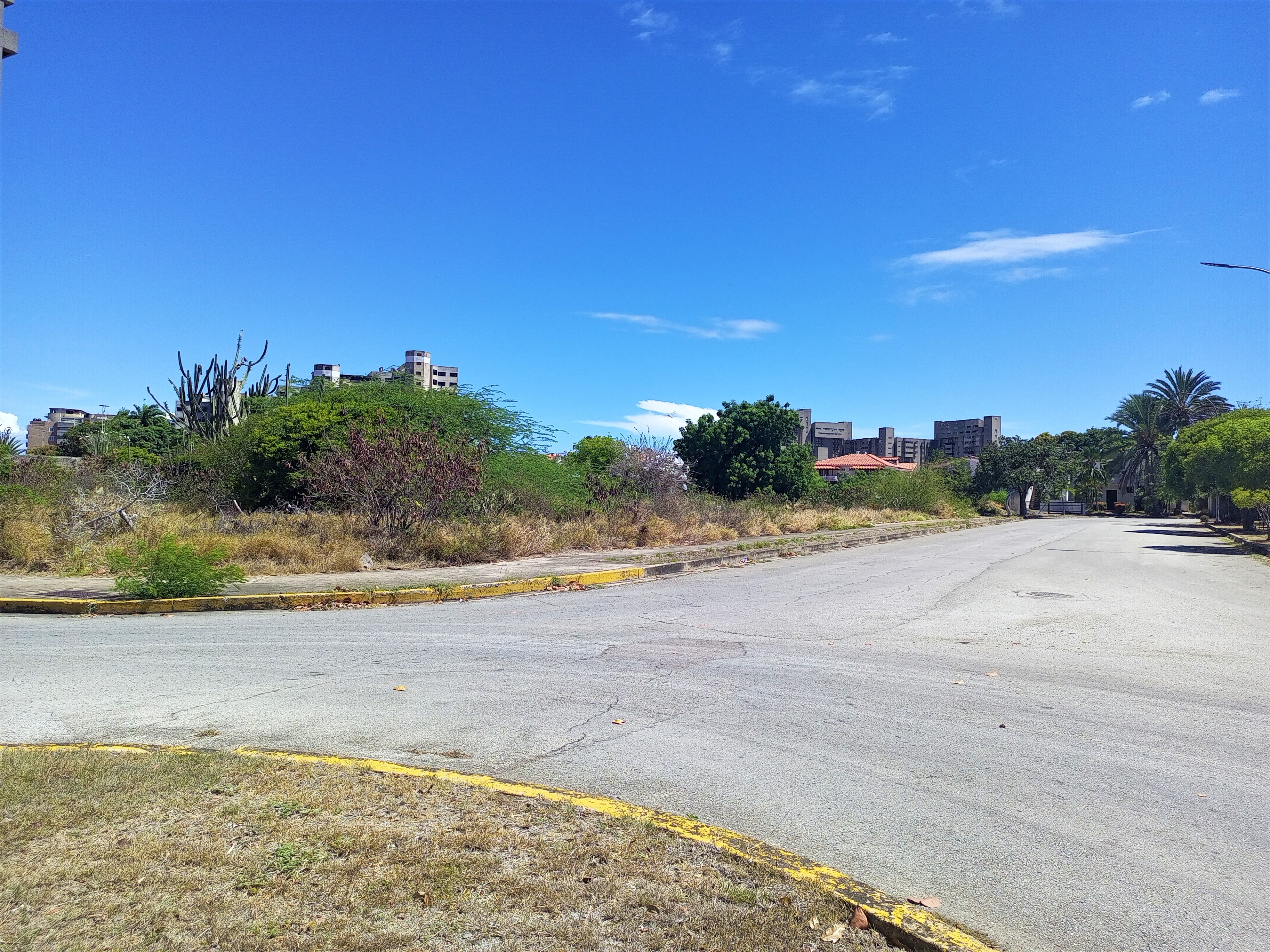 TERRENO EN LA URBANIZACION MANEIRO, EN VENTA