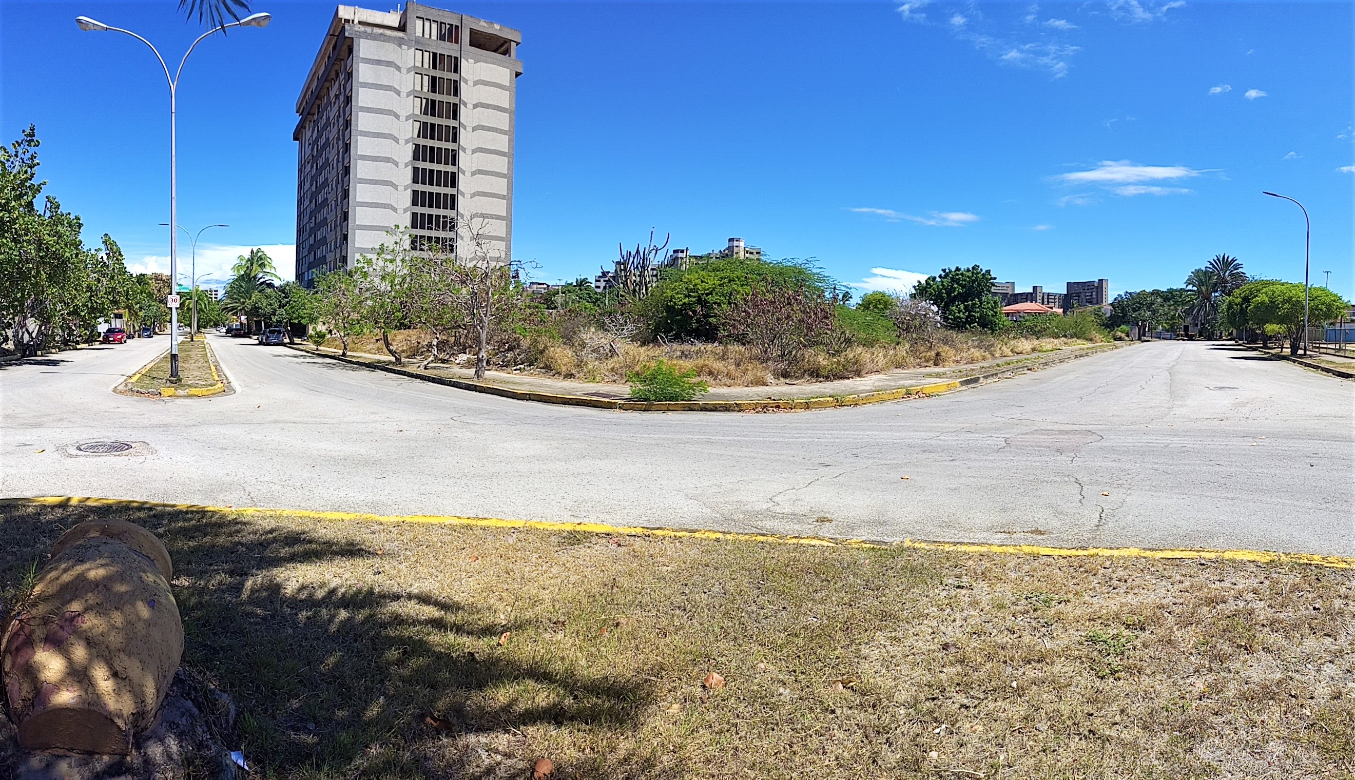 TERRENO EN LA URBANIZACION MANEIRO, EN VENTA