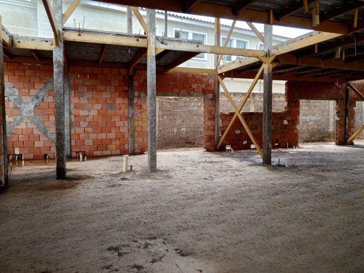 TERRENO CON BIENHECHURIA EN VENTA, EN URBANIZACION MANEIRO