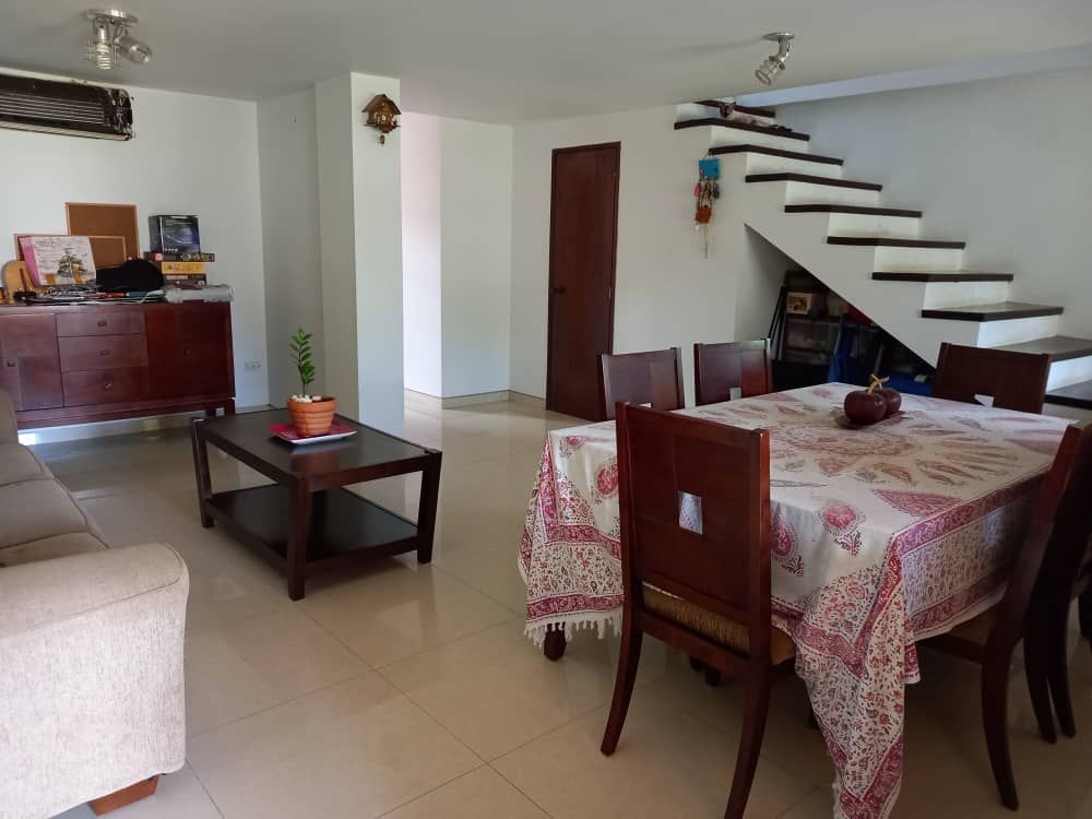 TOWN HOUSE EN VENTA URB. JORGE COLL