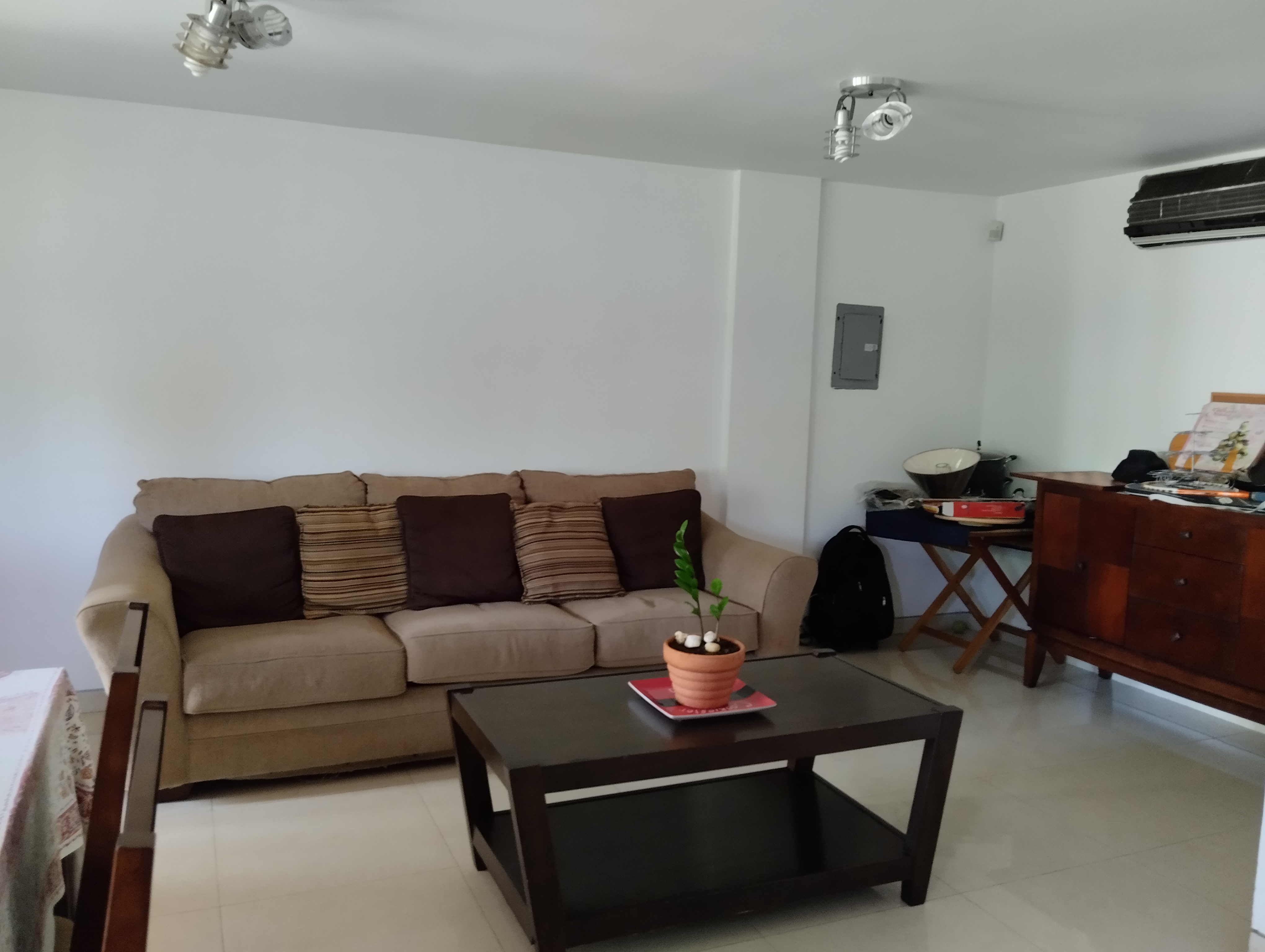 TOWN HOUSE EN VENTA URB. JORGE COLL