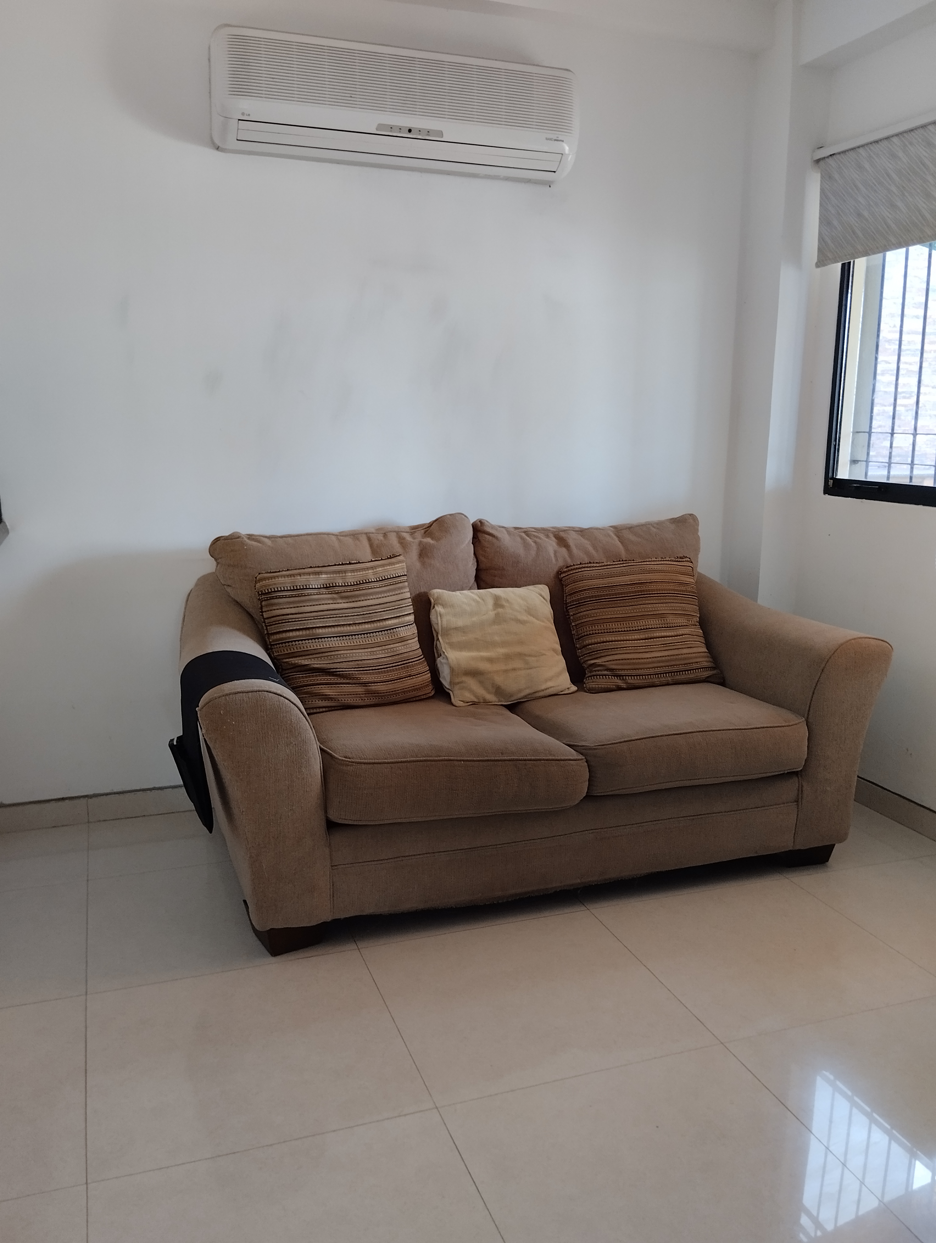 TOWN HOUSE EN VENTA URB. JORGE COLL