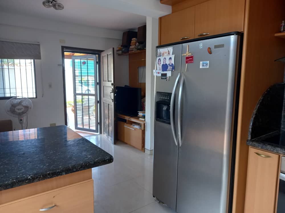 TOWN HOUSE EN VENTA URB. JORGE COLL