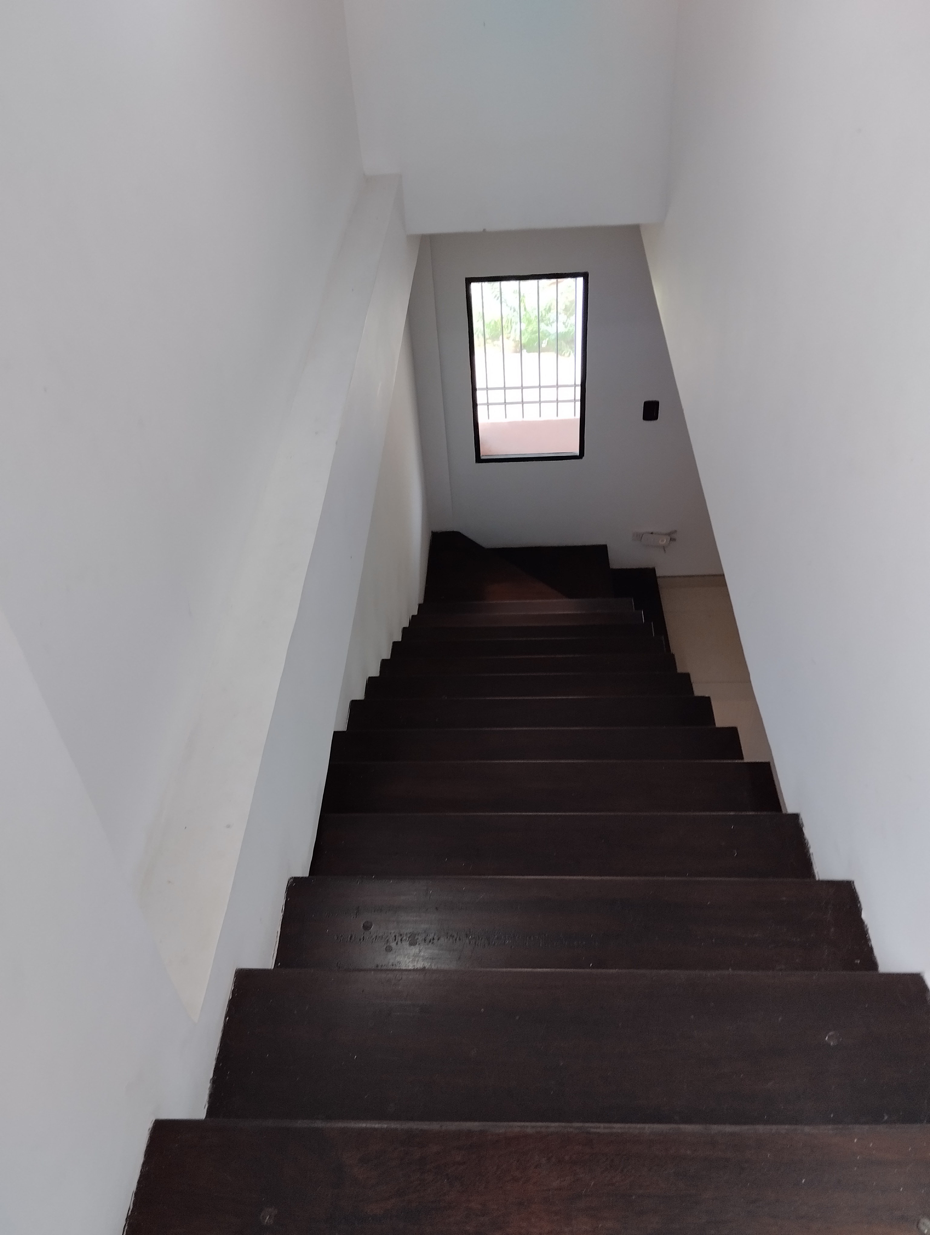 TOWN HOUSE EN VENTA URB. JORGE COLL