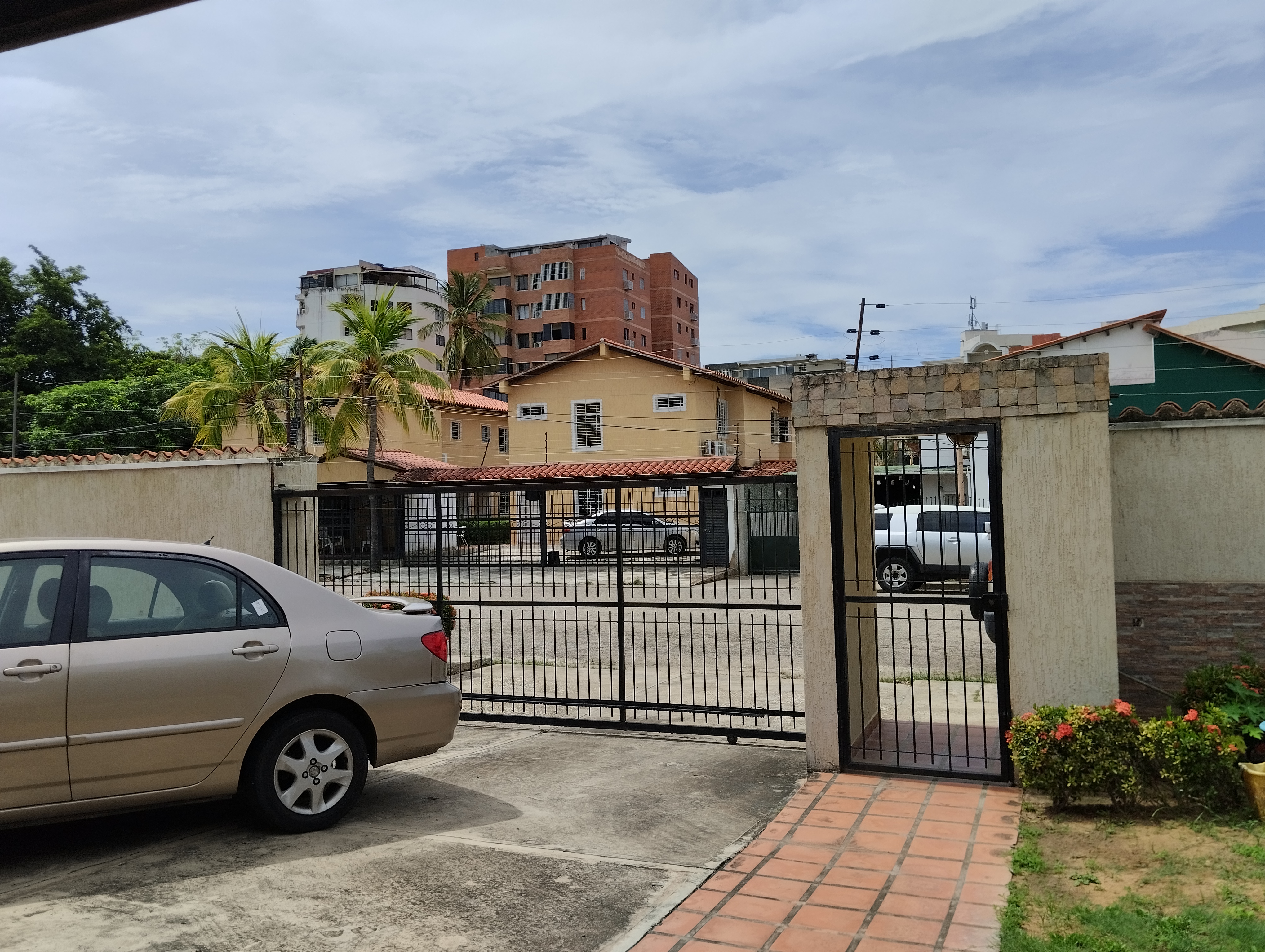TOWN HOUSE EN VENTA URB. JORGE COLL