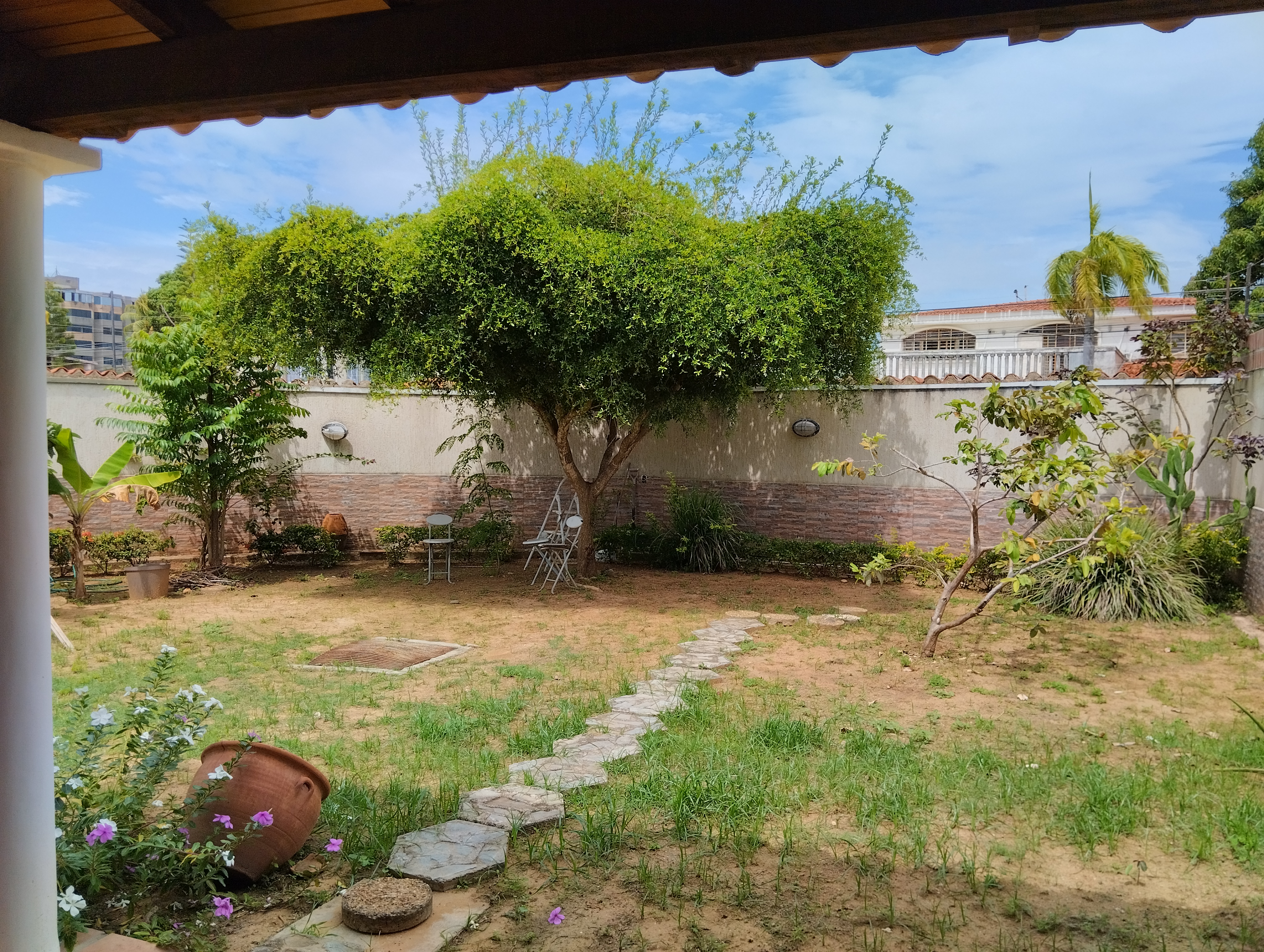 TOWN HOUSE EN VENTA URB. JORGE COLL