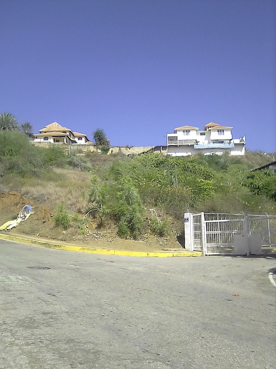PARCELA DE TERRENO EN ZONA RESIDENCIAL