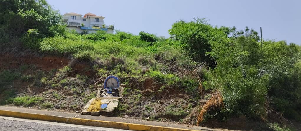 PARCELA DE TERRENO EN ZONA RESIDENCIAL
