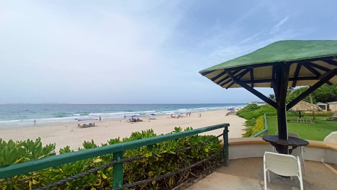 APARTAMENTO EN CONJUNTO RESIDENCIAL DE PLAYA EXCLUSIVO, EN ALQUILER VACACIONAL