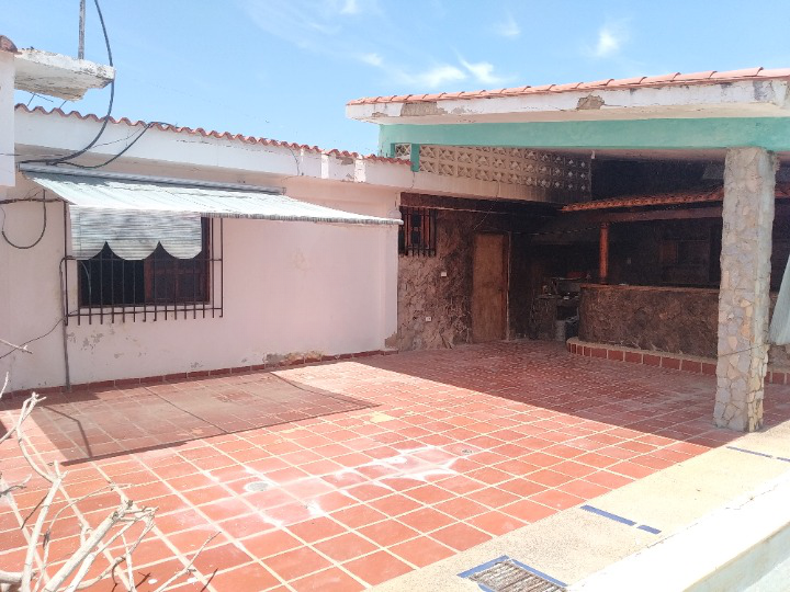 CASA EN CONJUNTO CERRADO, SECTOR MACHO MUERTO.