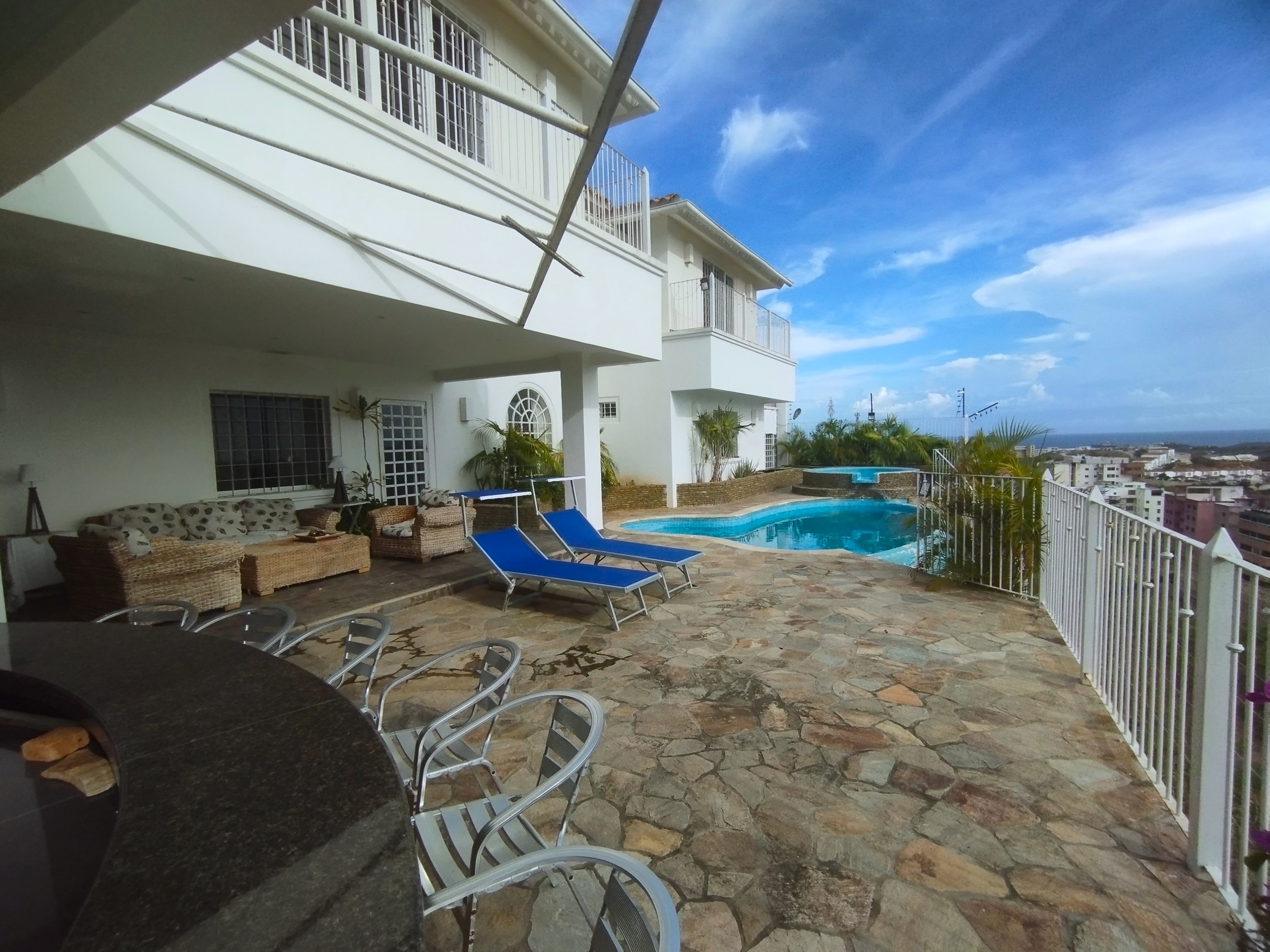 CASA EN PARAISO I, EN VENTA