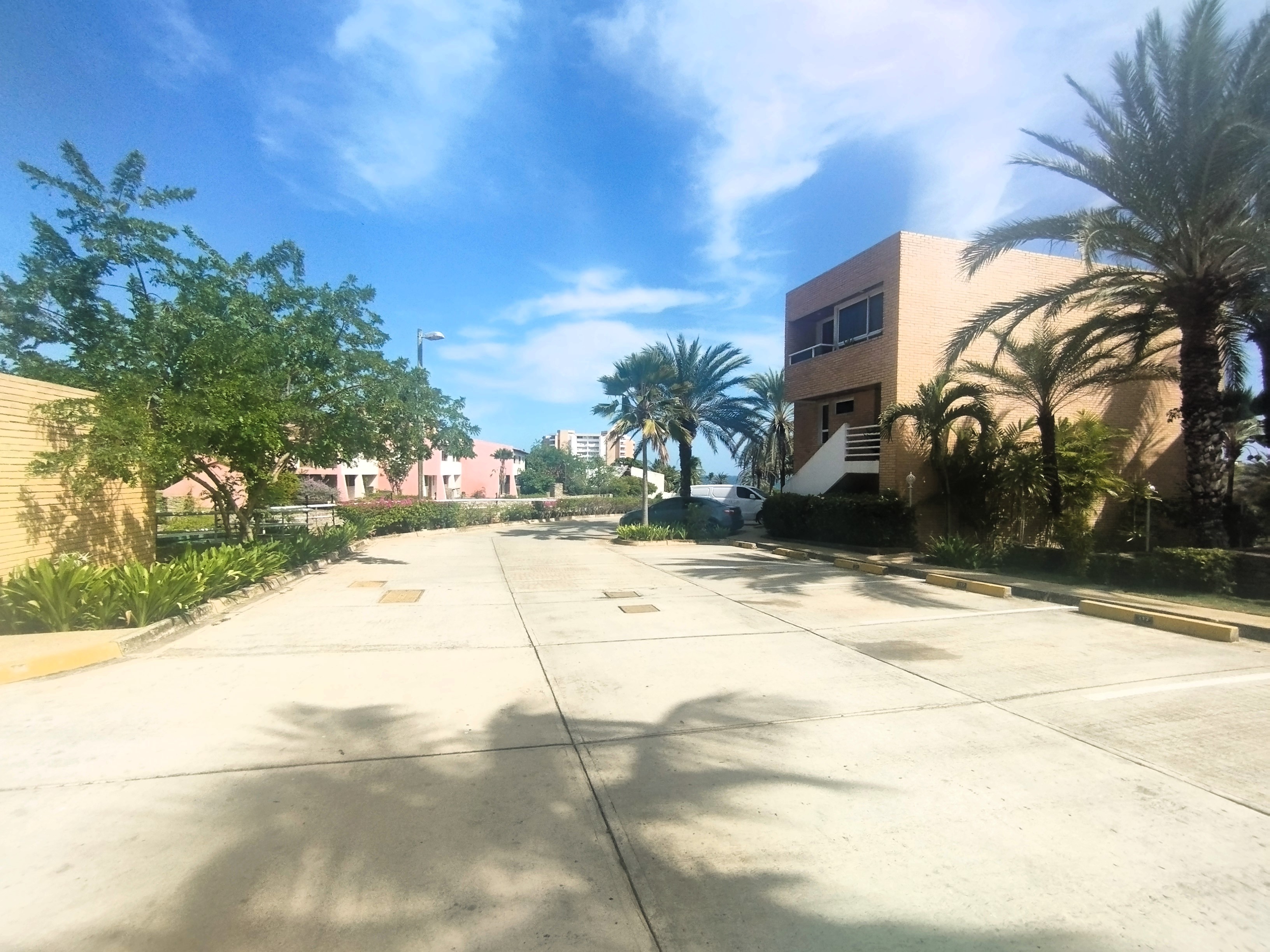 TOWNHOUSE EN VENTA EN PLAYA MORENO
