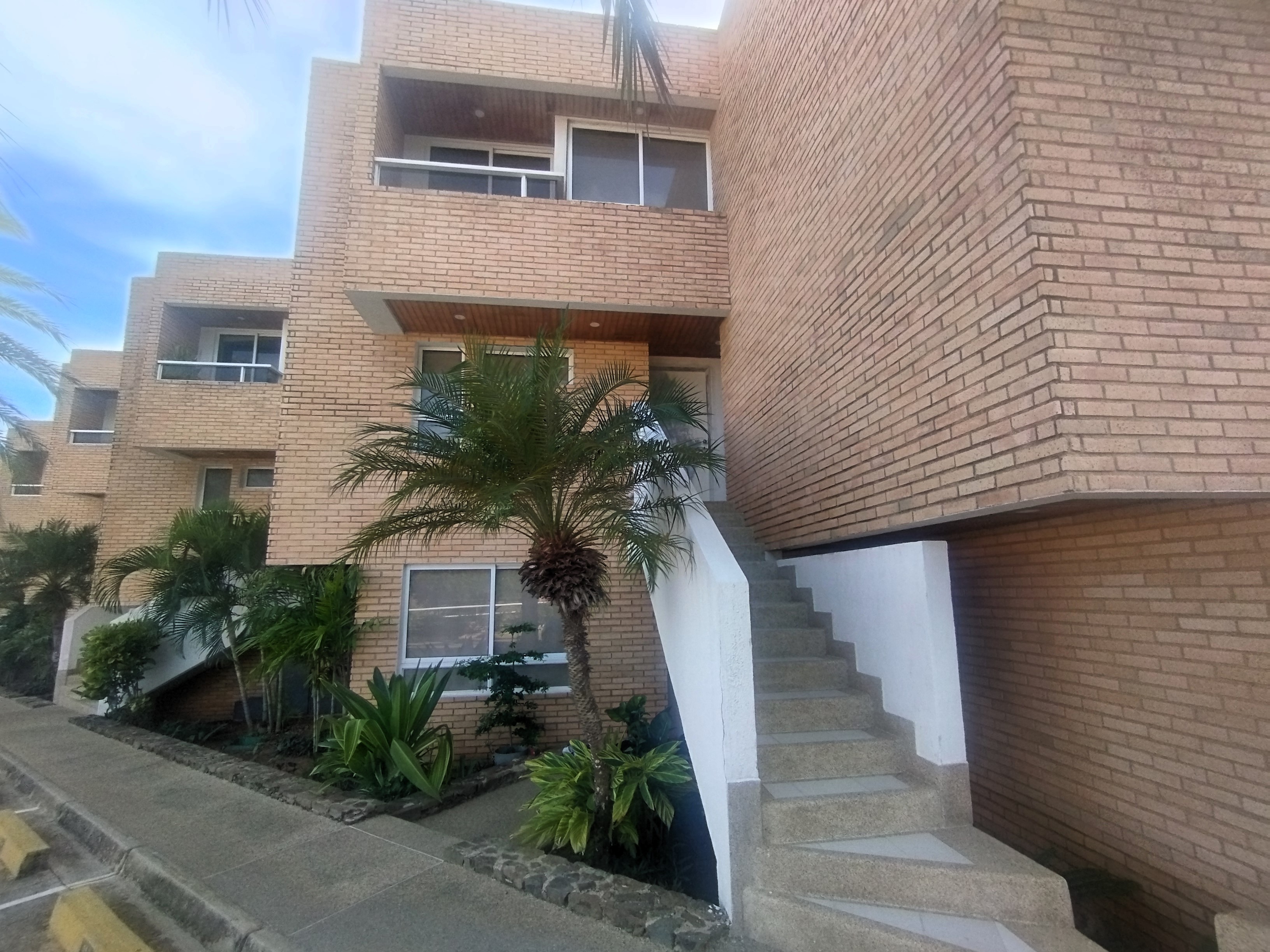 TOWNHOUSE EN VENTA EN PLAYA MORENO