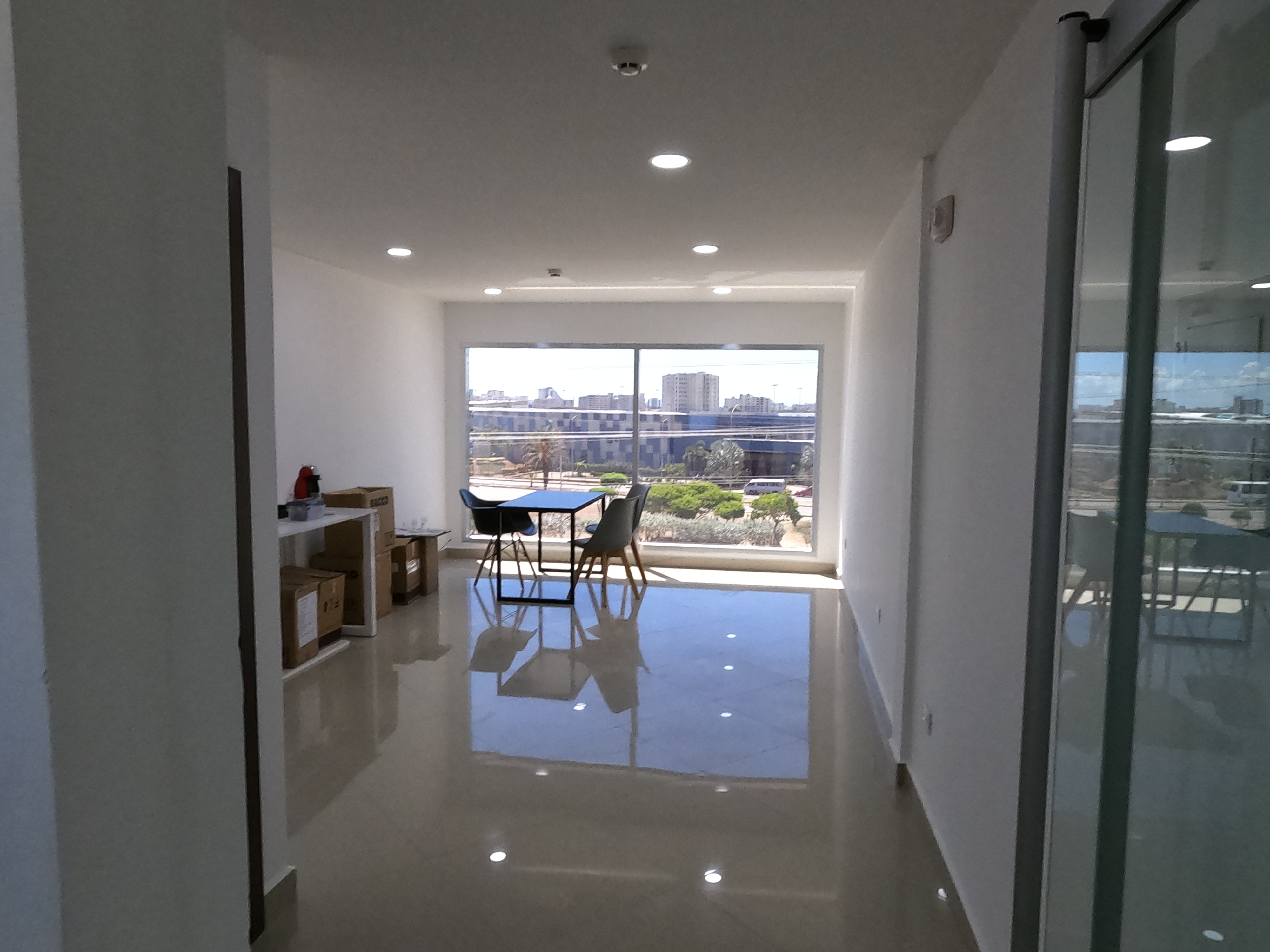 BUSINESS CENTER IN LOS ROBLES FOR SALE