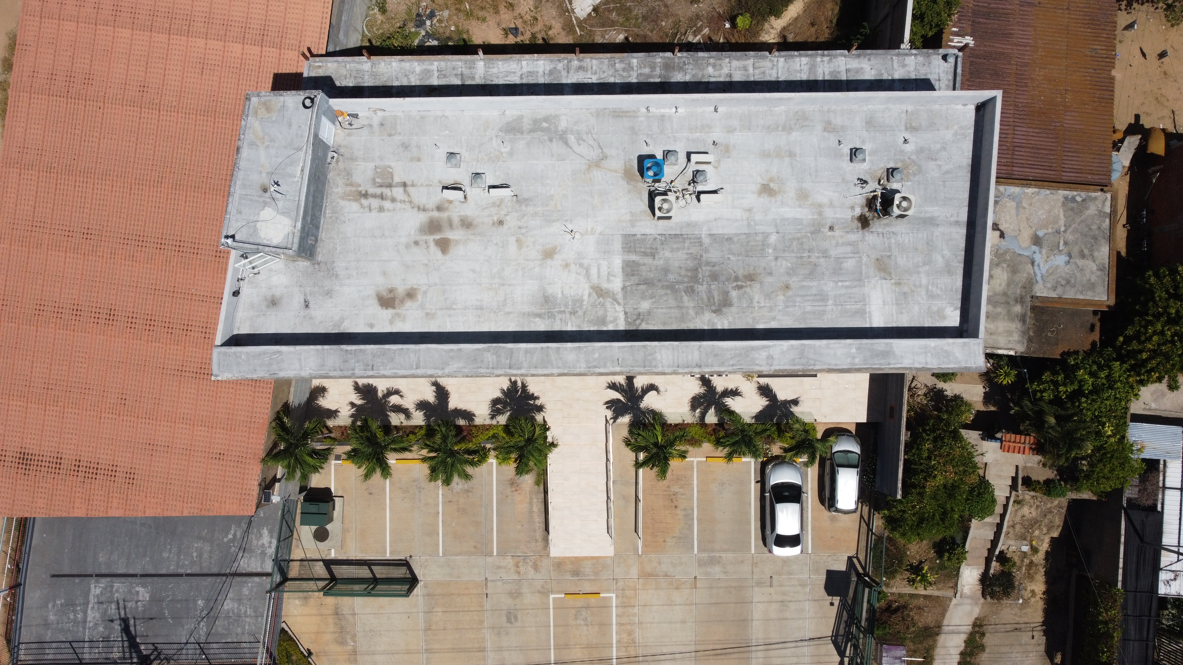 BUSINESS CENTER IN LOS ROBLES FOR SALE