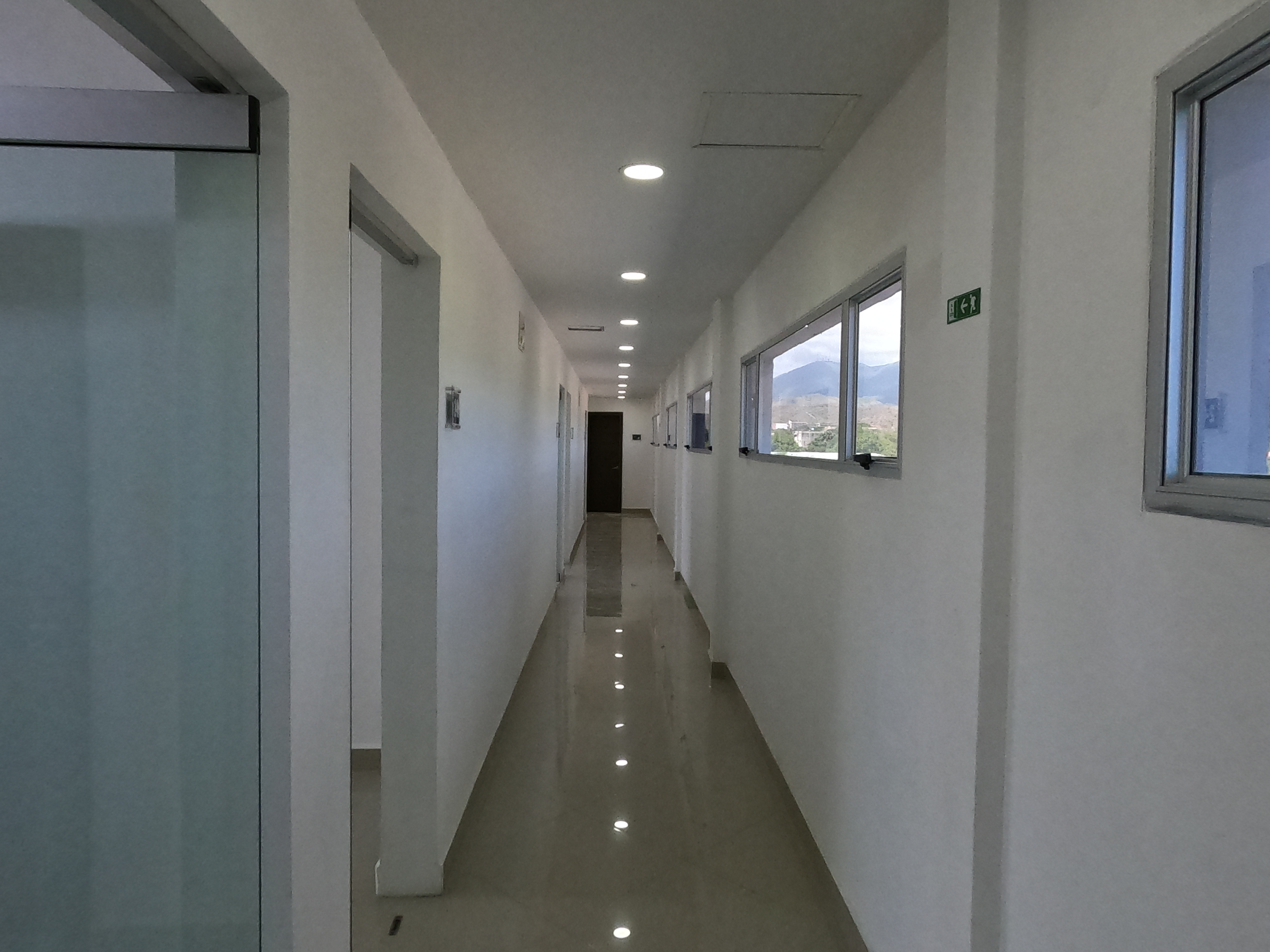 BUSINESS CENTER IN LOS ROBLES FOR SALE