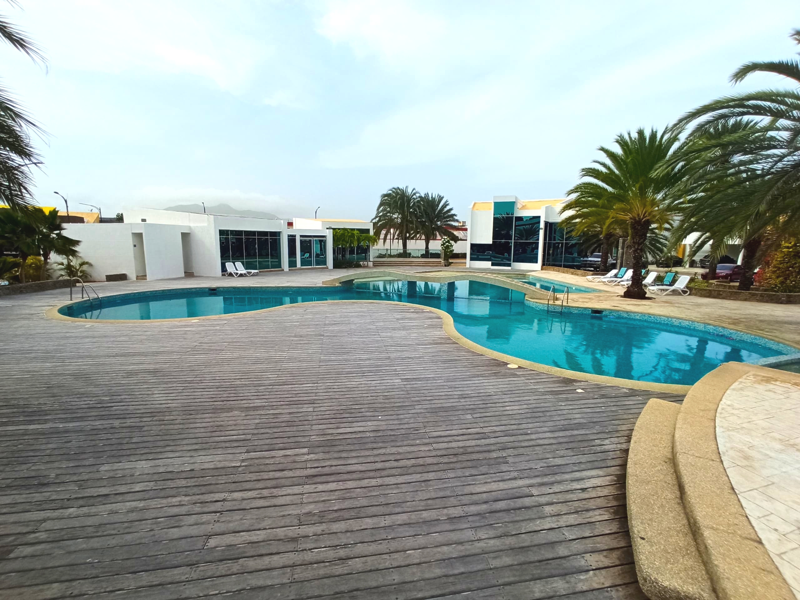 TOWNHOUSE EN LOS ROBLES EN VENTA