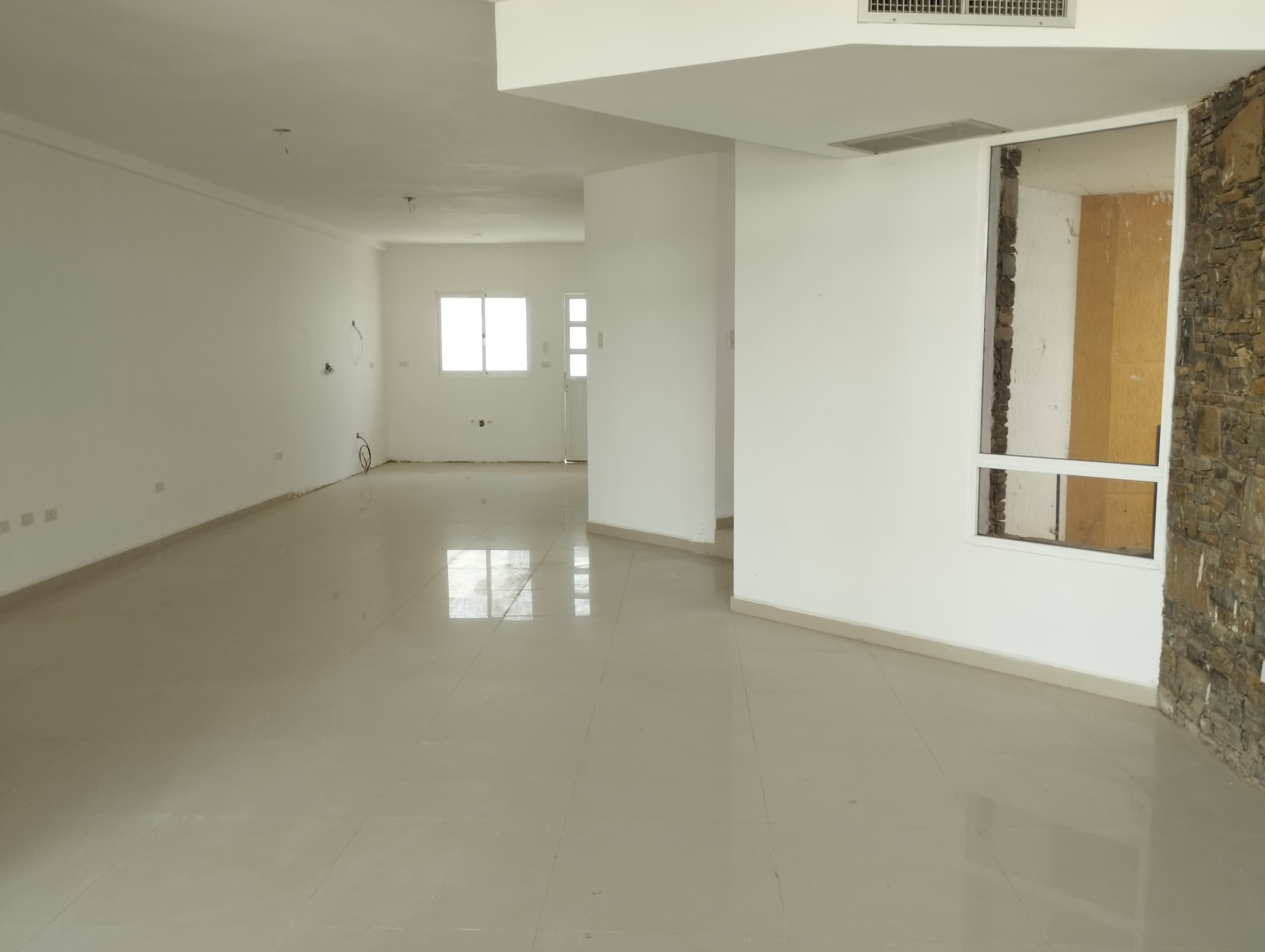 TOWNHOUSE EN LOS ROBLES EN VENTA