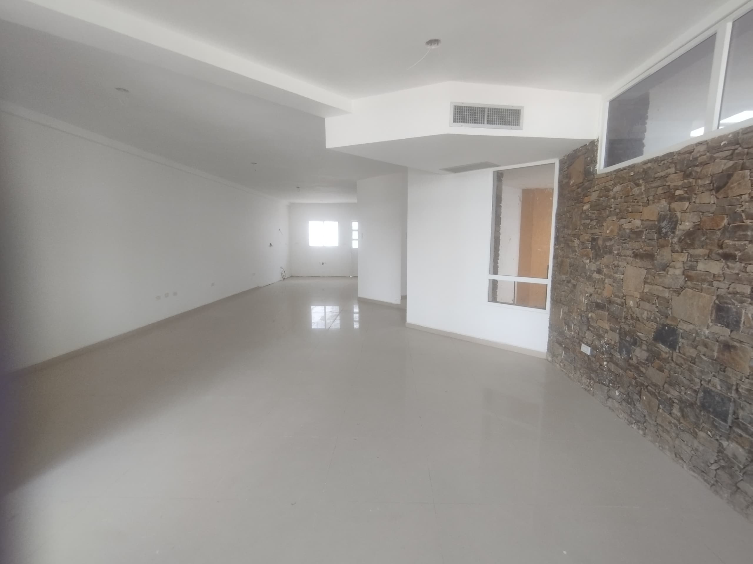 TOWNHOUSE EN LOS ROBLES EN VENTA