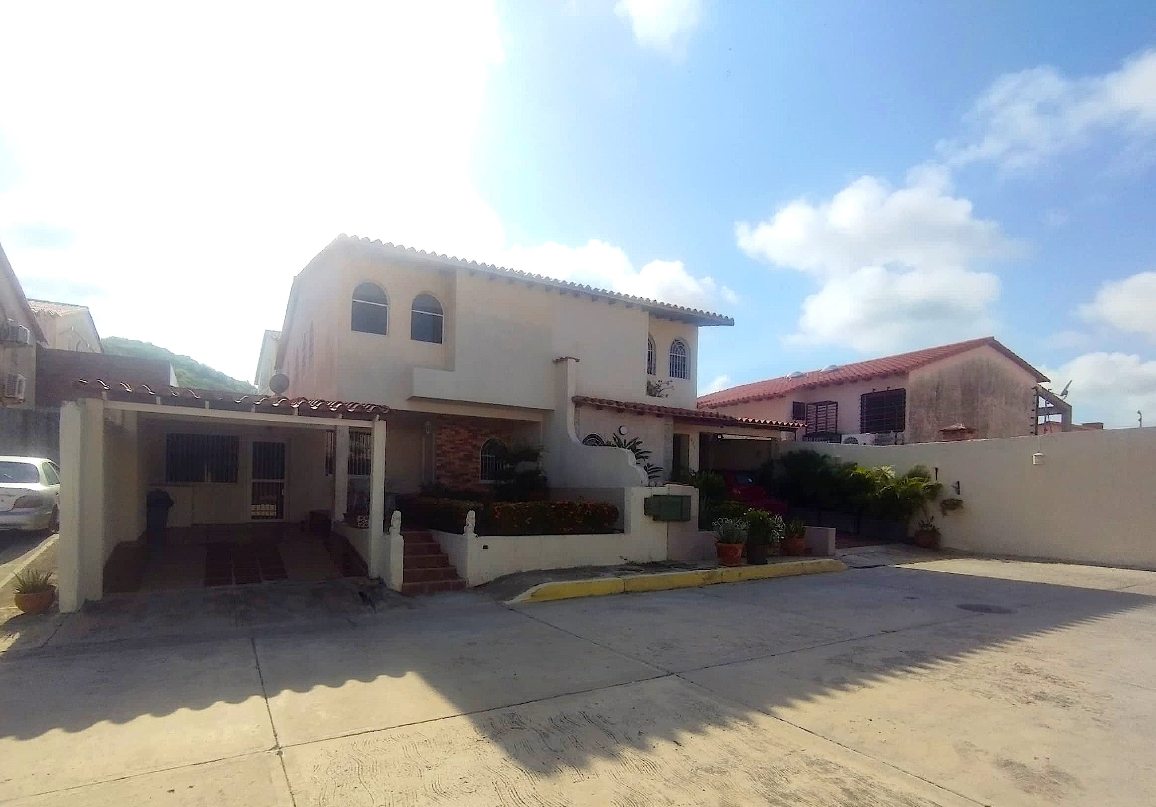 TOWN HOUSE EN VENTA SECTOR LOS ROBLES