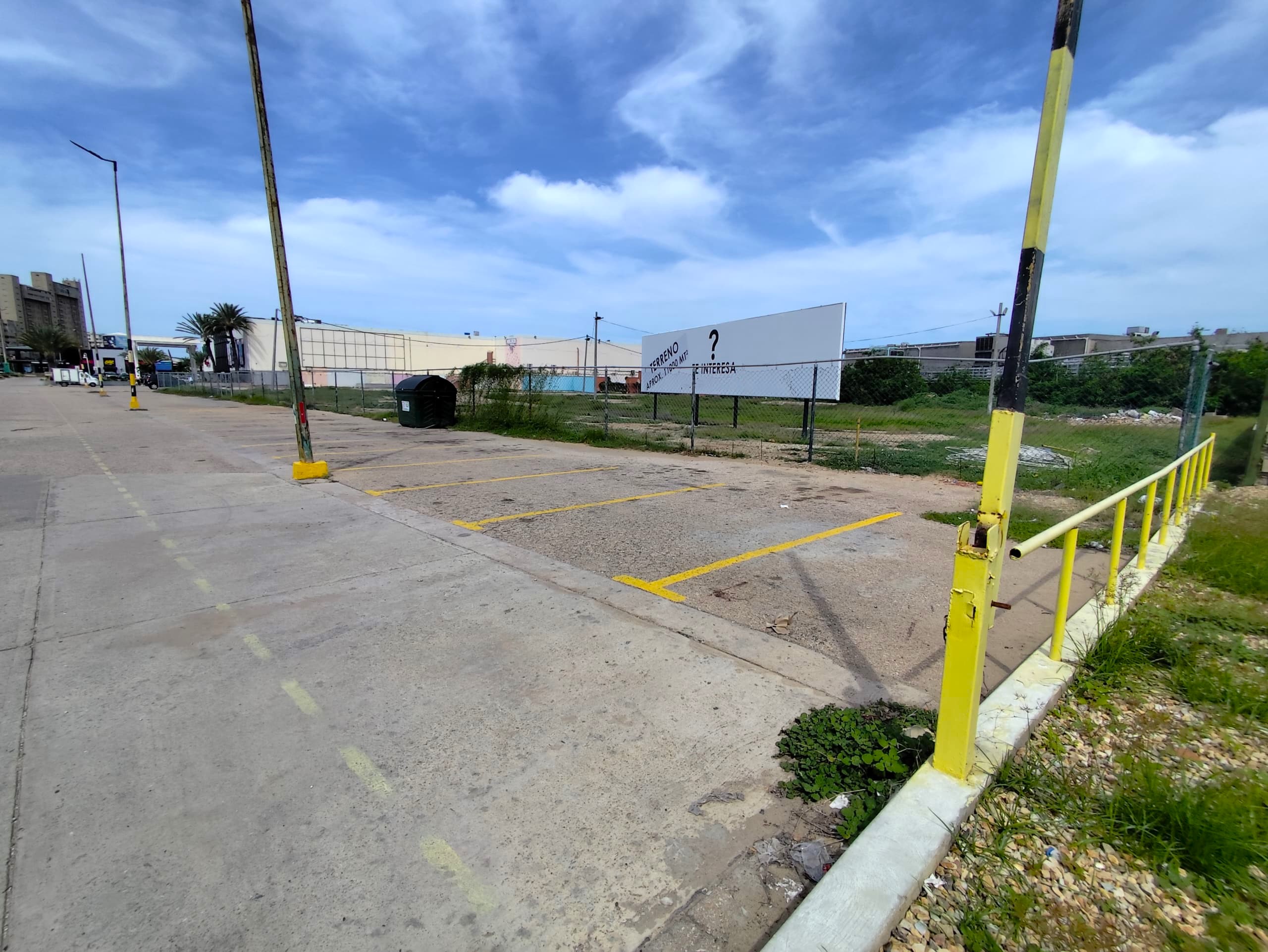 TERRENO EN AV. JOVITO VILLALBA, EN VENTA