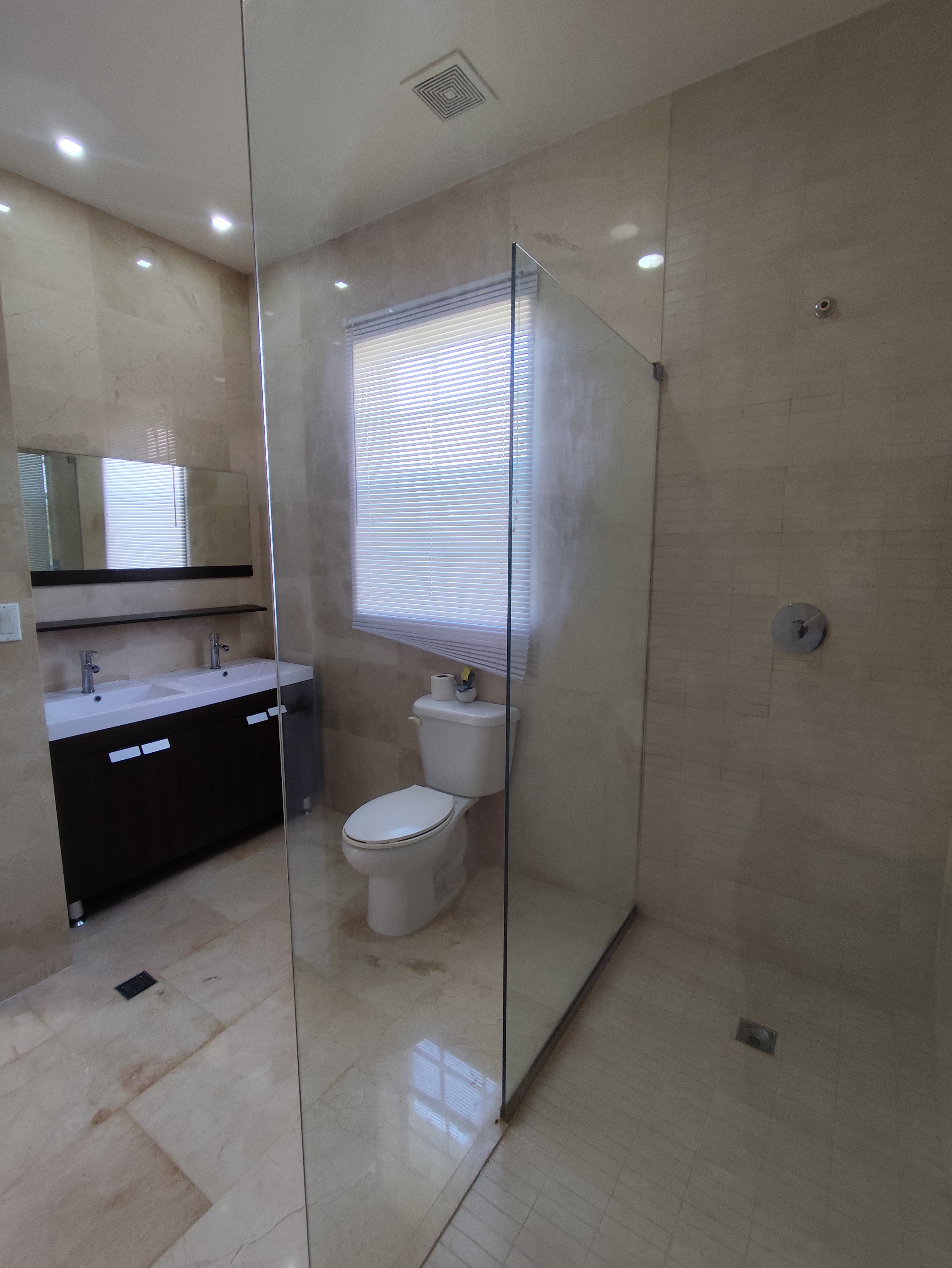 TOWNHOUSE EN VENTA EN ZONA ESTE