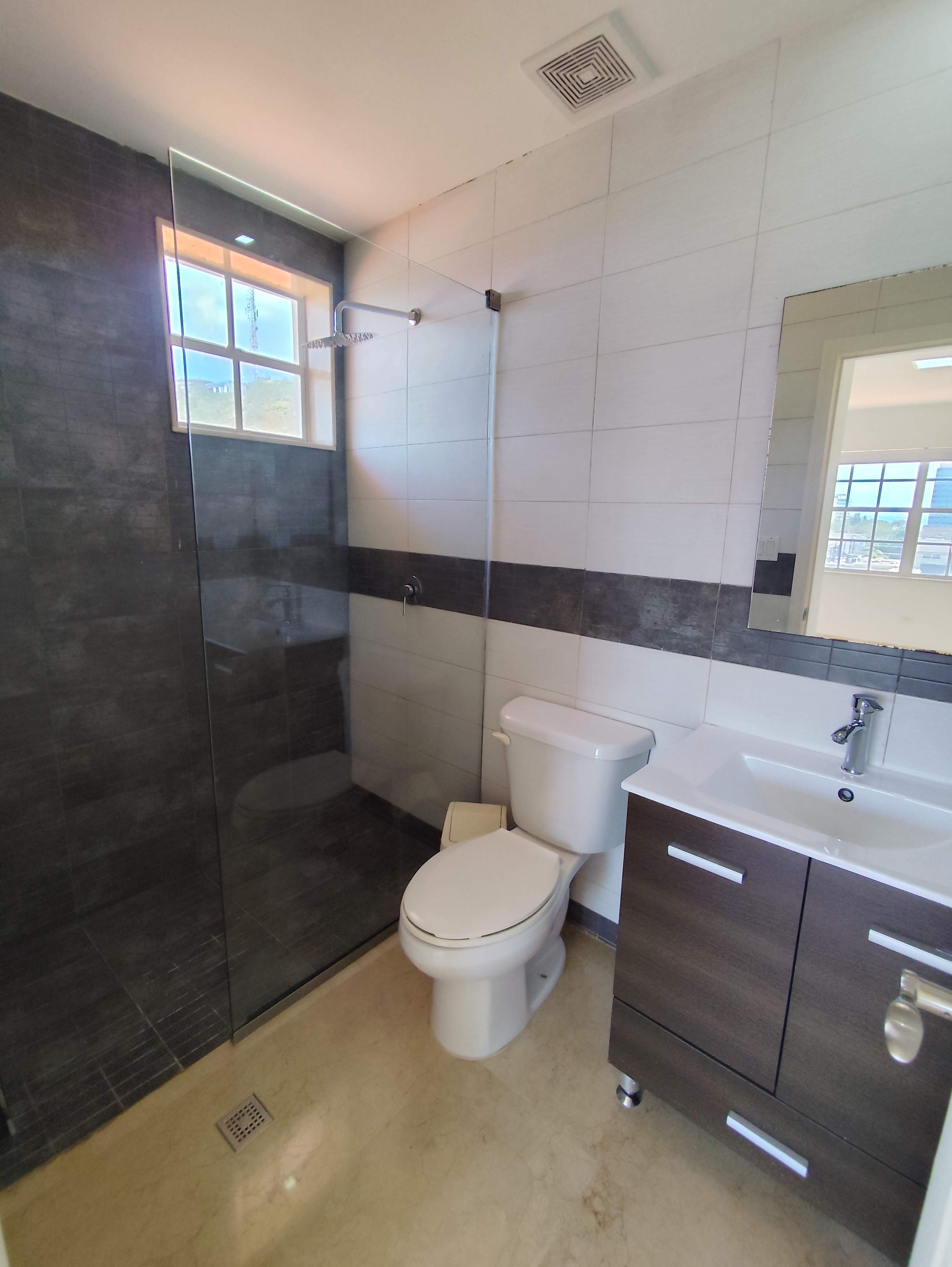 TOWNHOUSE EN VENTA EN ZONA ESTE