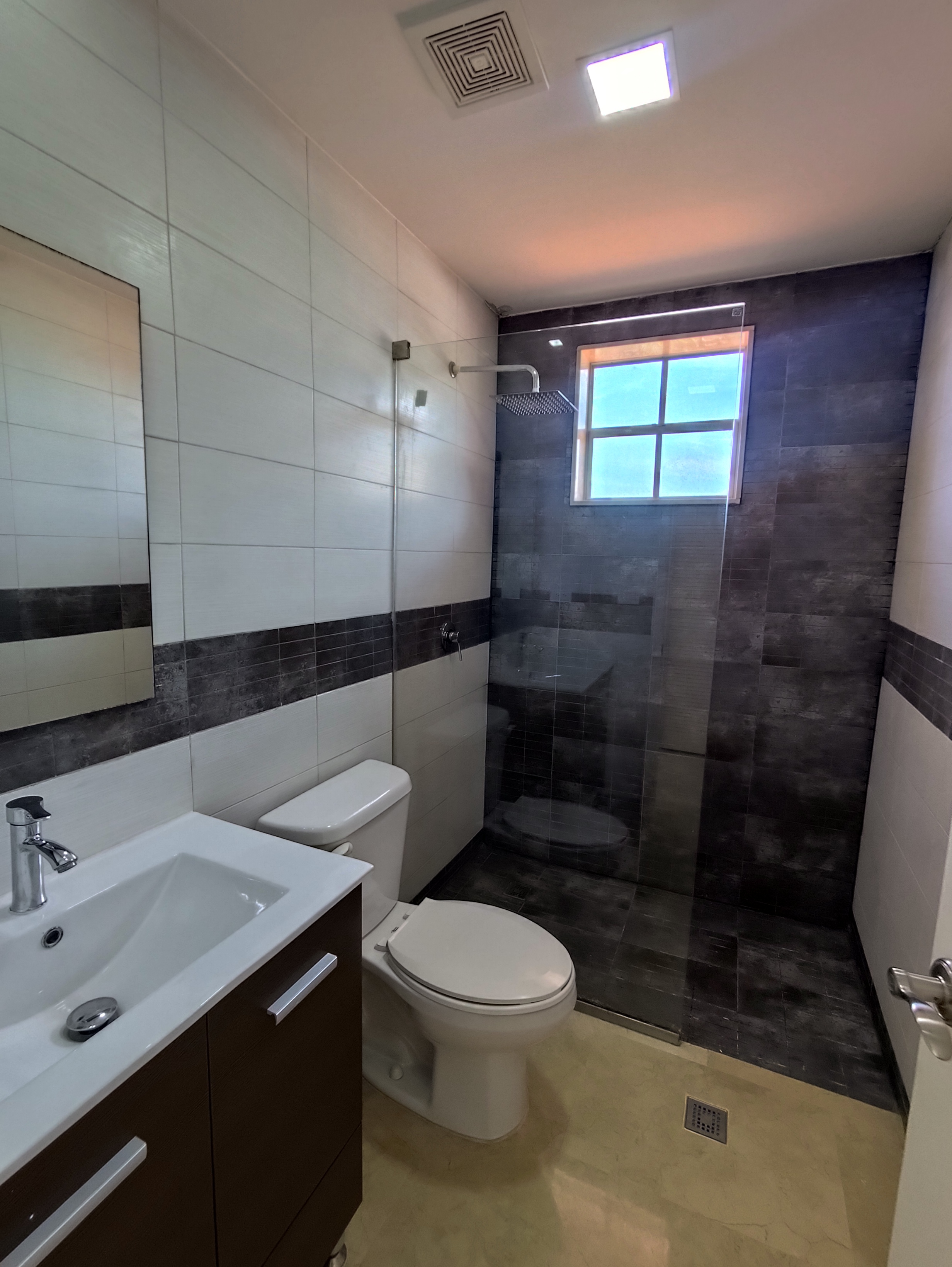 TOWNHOUSE EN VENTA EN ZONA ESTE