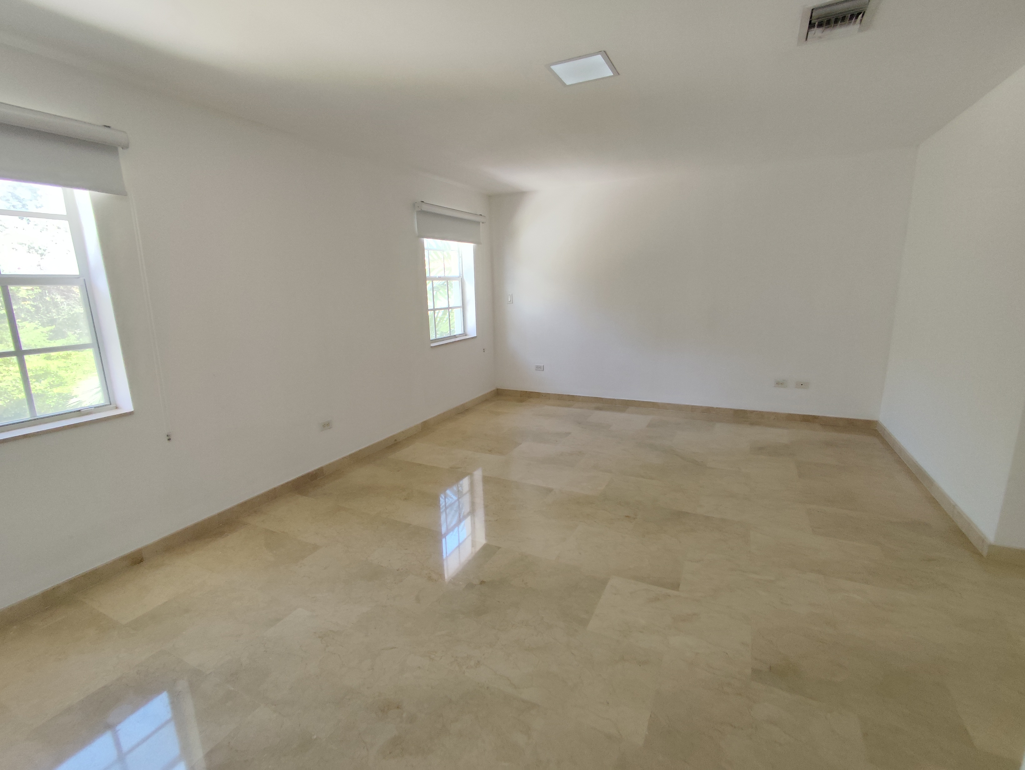 TOWNHOUSE EN VENTA EN ZONA ESTE